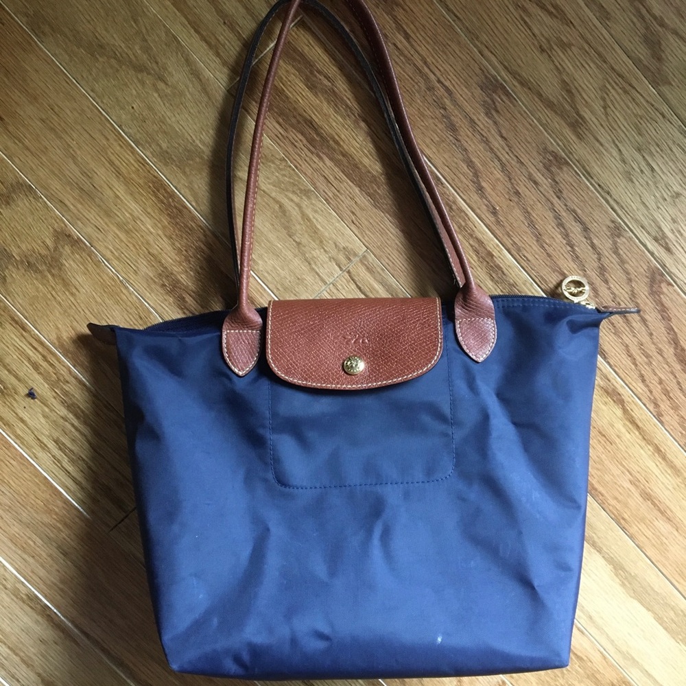 Small navy blue longchamp bag